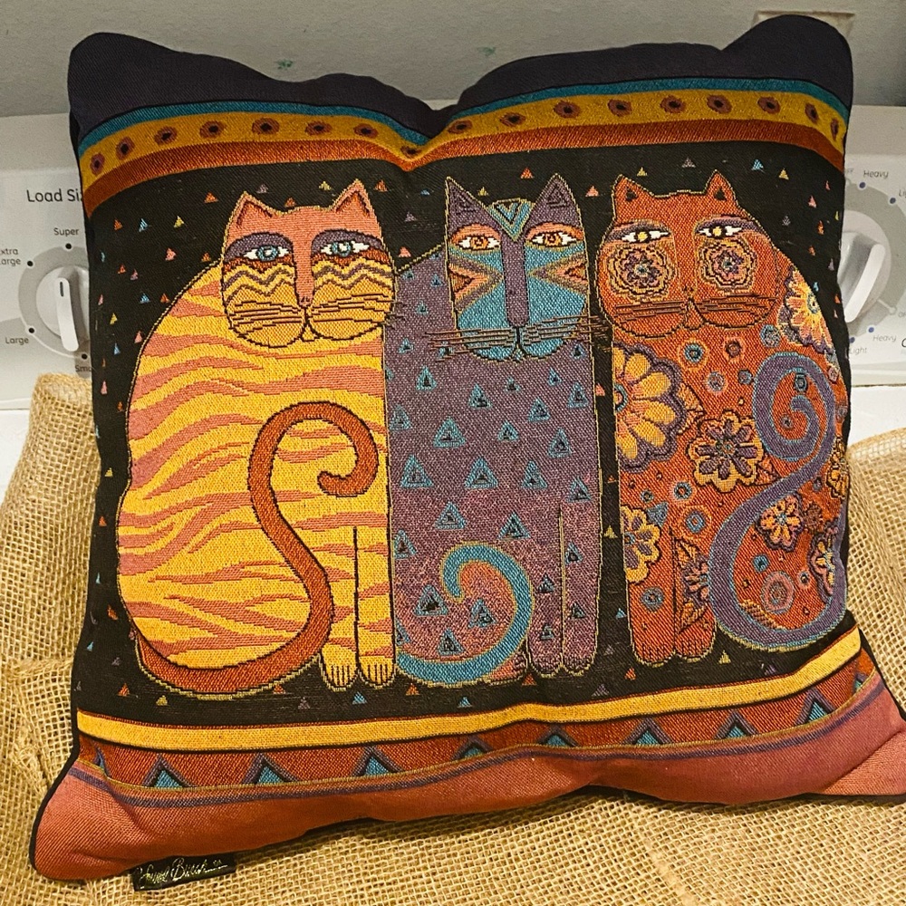 Laurel Burch Pillow in excellent condition